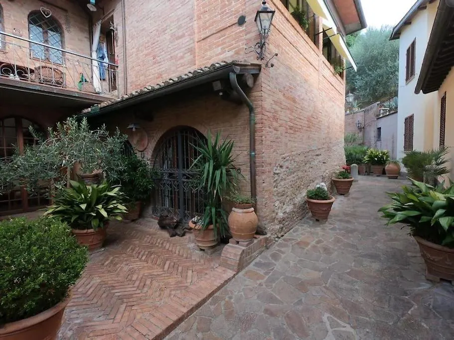 Holiday home Casa Lazzaro Al Centro Di Siena Villa
